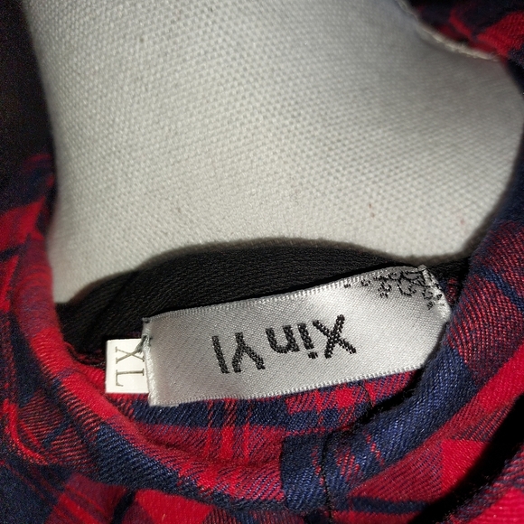 WOMANS PULL OVER HOODIE. XL BUT RUNS SMALL, MORE LIKE LARGE/MEDIUM - Picture 4 of 6